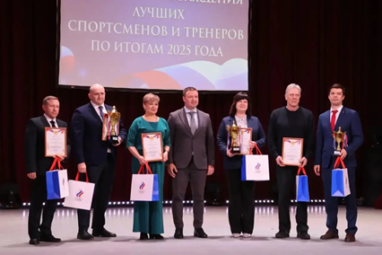 Поздравляем команду Новомосковского института РХТУ им. Д.И. Менделеева с заслуженной бронзовой наградой в Студенческой спартакиаде города Новомосковска!