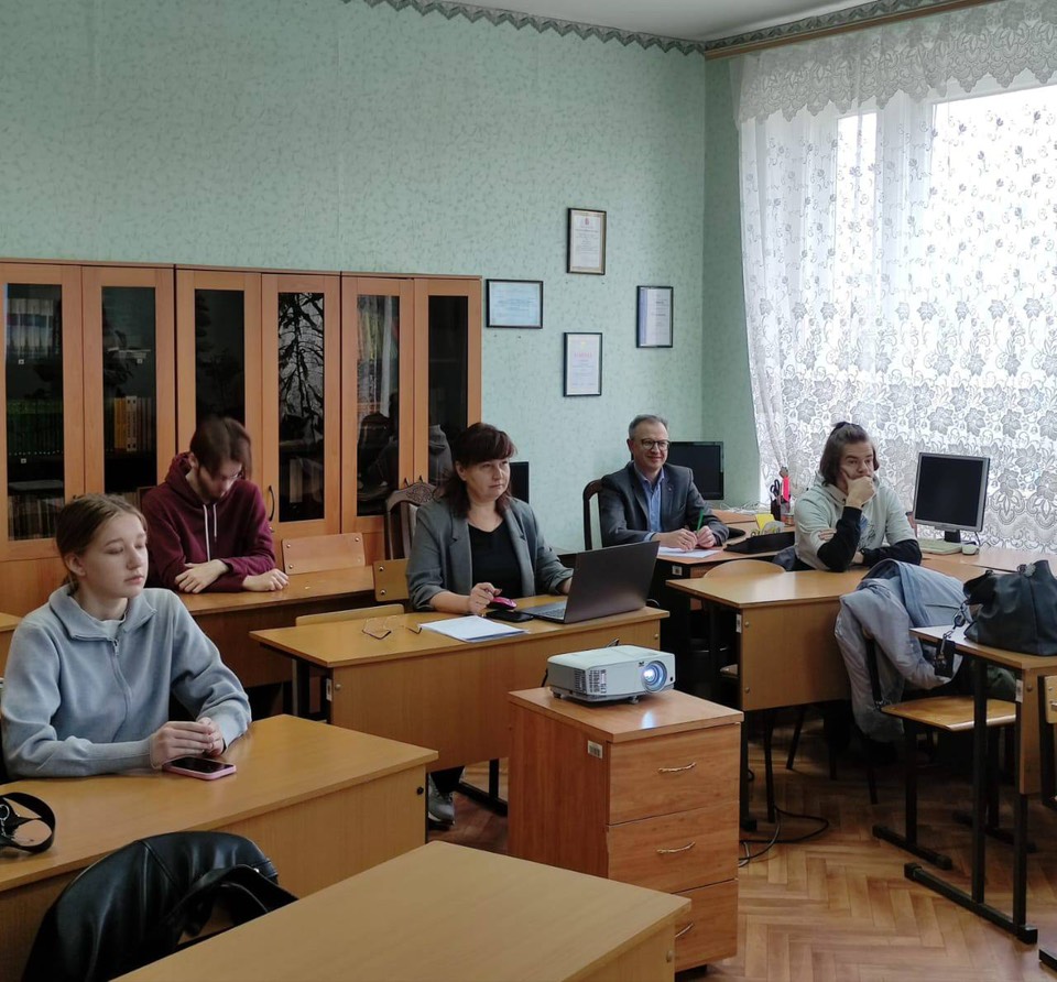 В Новомосковском институте РХТУ им. Д.И. Менделеева на кафедре «Экономика, финансы и бухгалтерский учет» прошла интерактивная лекция «Проектирование клиентского пути в финансовом сервисе: от проблемы к решению»!