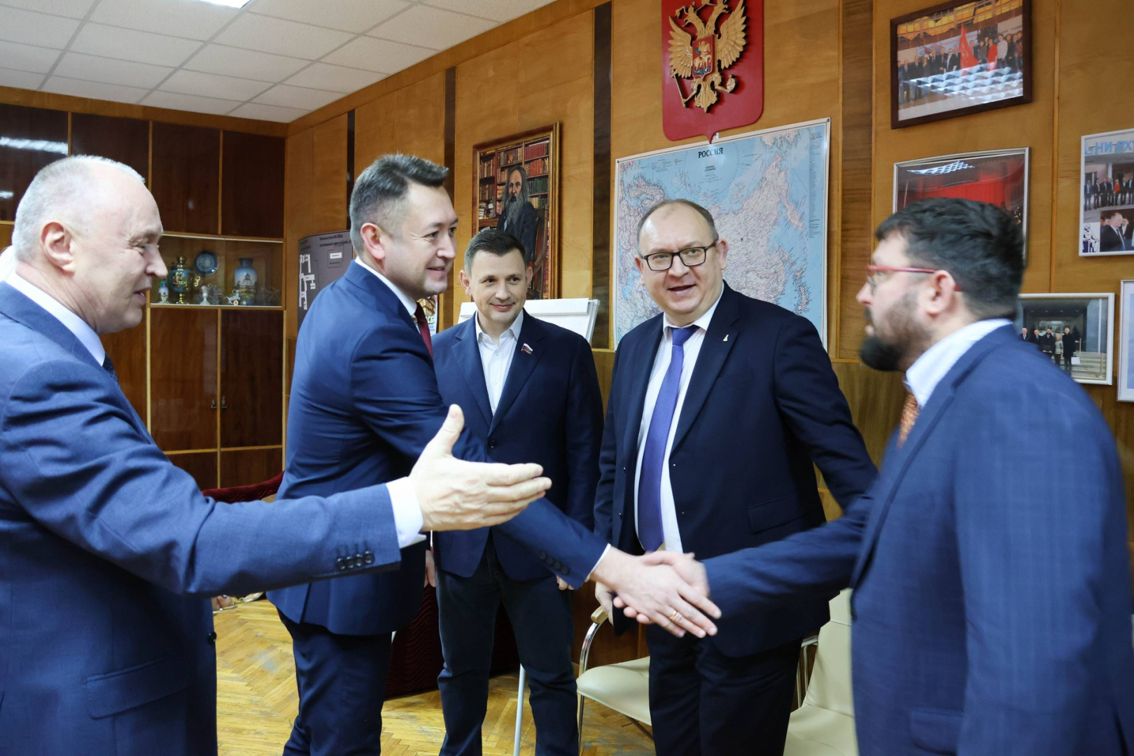 Встретились с ректором Российского химико-технологического университета имени Д.И. Менделеева Сергеем Филатовым.