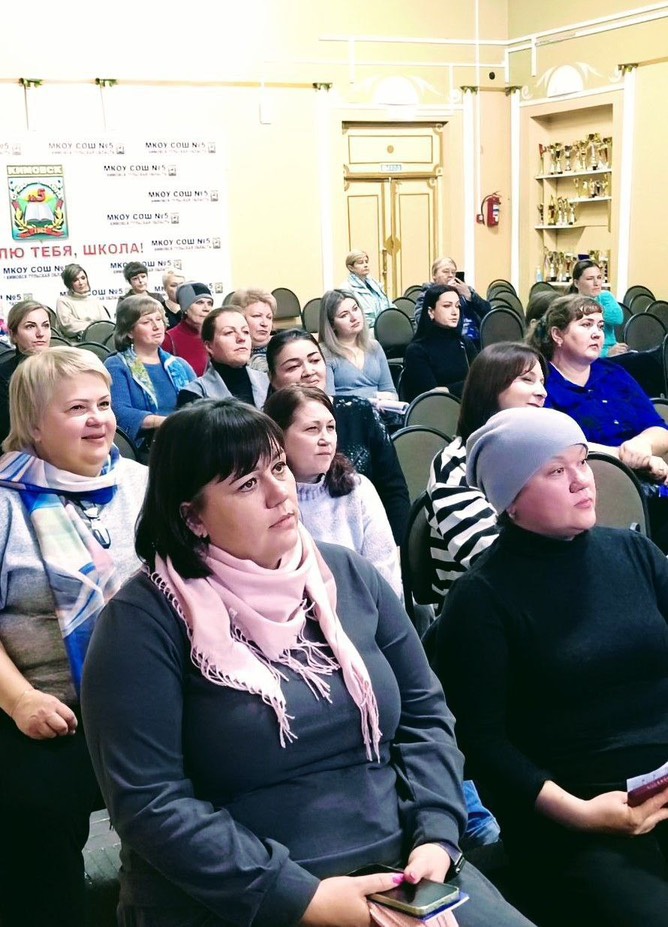 12 ноября представители НИ РХТУ им. Д. И. Менделеева приняли участие в Муниципальном родительском собрании для родителей обучающихся 9–10–11 х классов школ города Кимовск и Кимовского района. Мероприятие прошло на базе МКОУ «СОШ № 5».