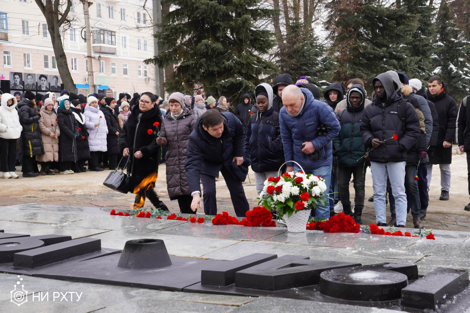 Участие в возложении цветов к Вечному огню у памятника Славы на улице Московской и к главному воинскому мемориалу в Парке памяти и Славы