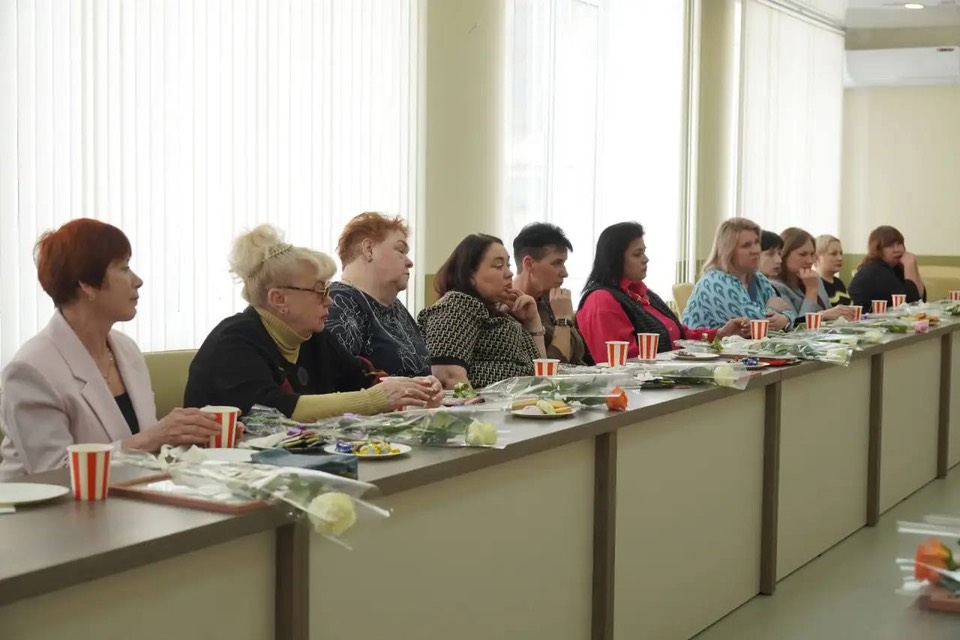 В преддверии Международного женского дня в Новомосковском институте РХТУ им. Д. И. Менделеева состоялось торжественное мероприятие, посвящённое празднику весны, красоты и признательности женщинам.