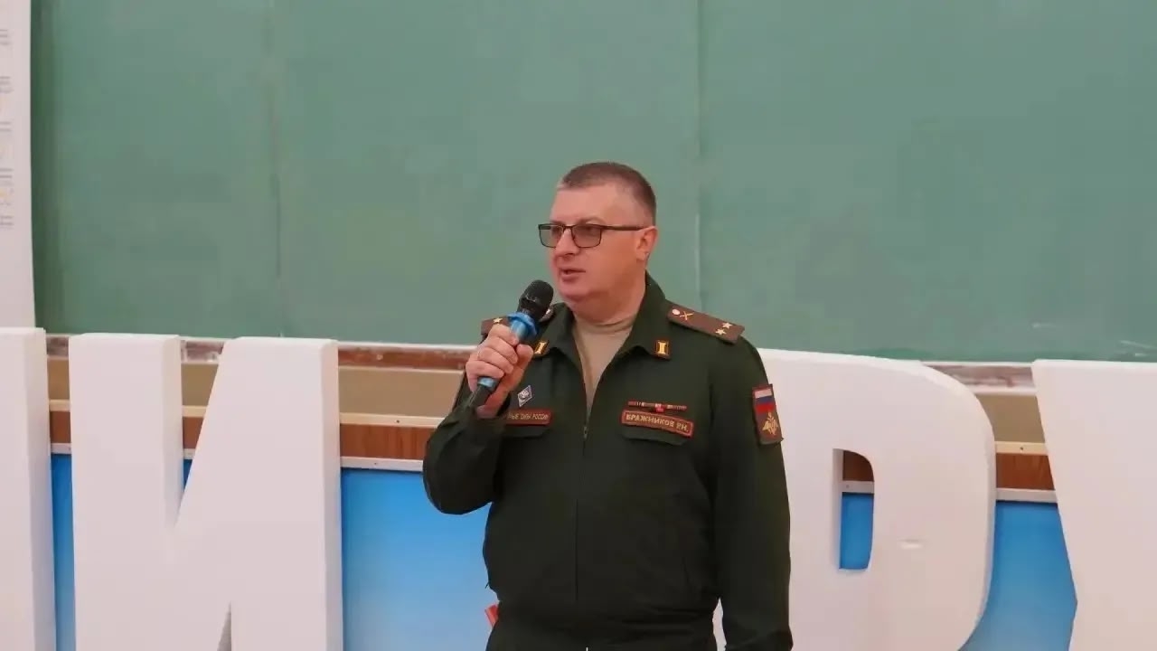 В НИ РХТУ прошла встреча студентов с представителем Африканского корпуса и выпускником нашего института