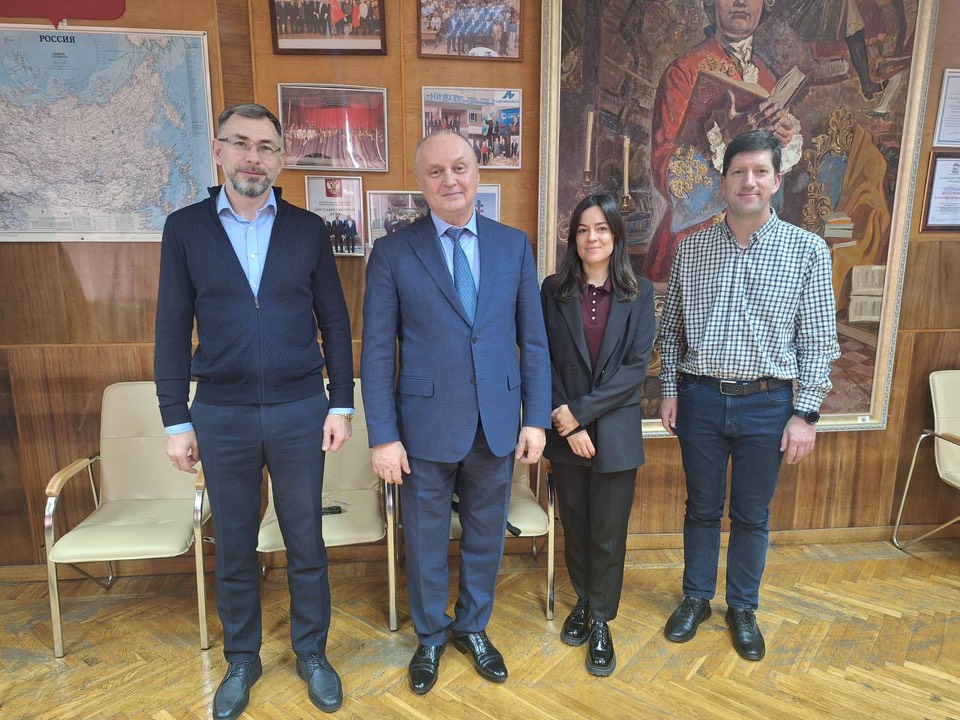 Делегация Новомосковского института РХТУ имени Д. И. Менделеева во главе с директором Владимиром Леонидовичем Первухиным провела рабочую встречу с представителями предприятия «Промет-СЭЗ».