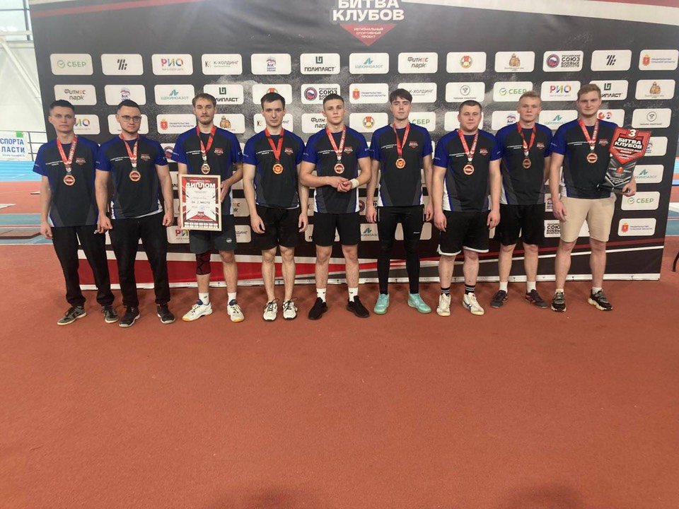 12 ноября в Туле состоялись соревнования по перетягиванию каната в рамках регионального спортивного проекта «Битва клубов».