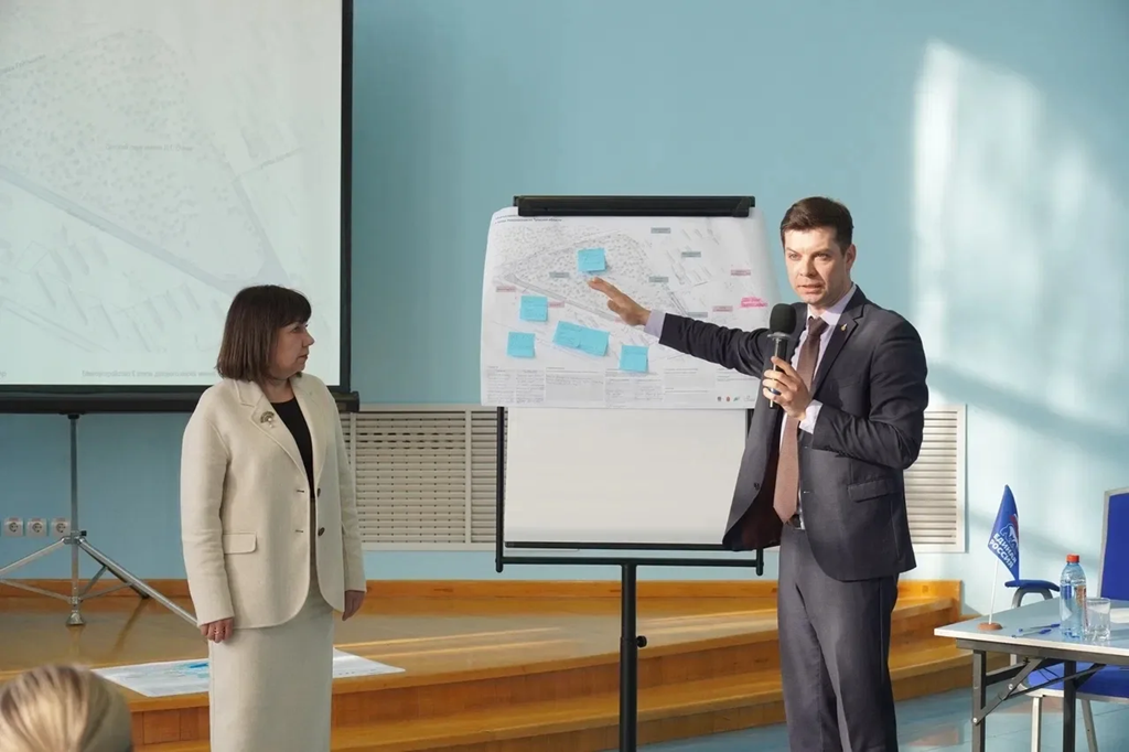 18 марта в КДЦ "Азот" прошла стратегическая сессия, посвященная реконструкции входной группы Детского парка.