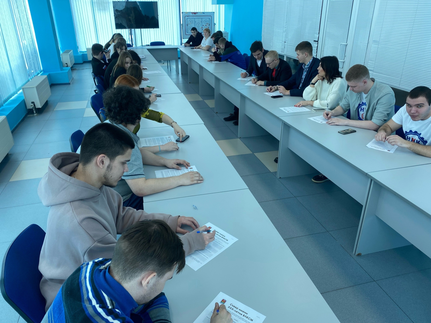 Встреча главы администрации МО г.Новомосковск с самыми активными студентами города