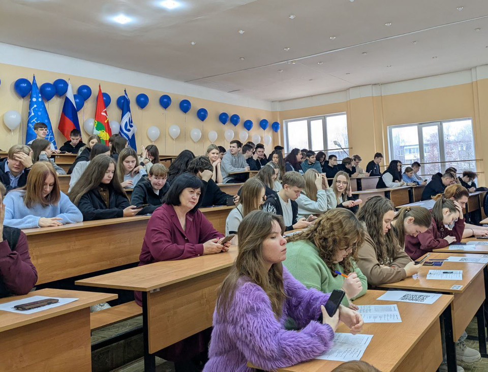 4 декабря, в НИ РХТУ им. Д.И. Менделеева для школьников и студентов провели открытую лекцию «Профориентационная работа и работа с выпускниками в Новомосковском институте РХТУ им. Д. И. Менделеева»!