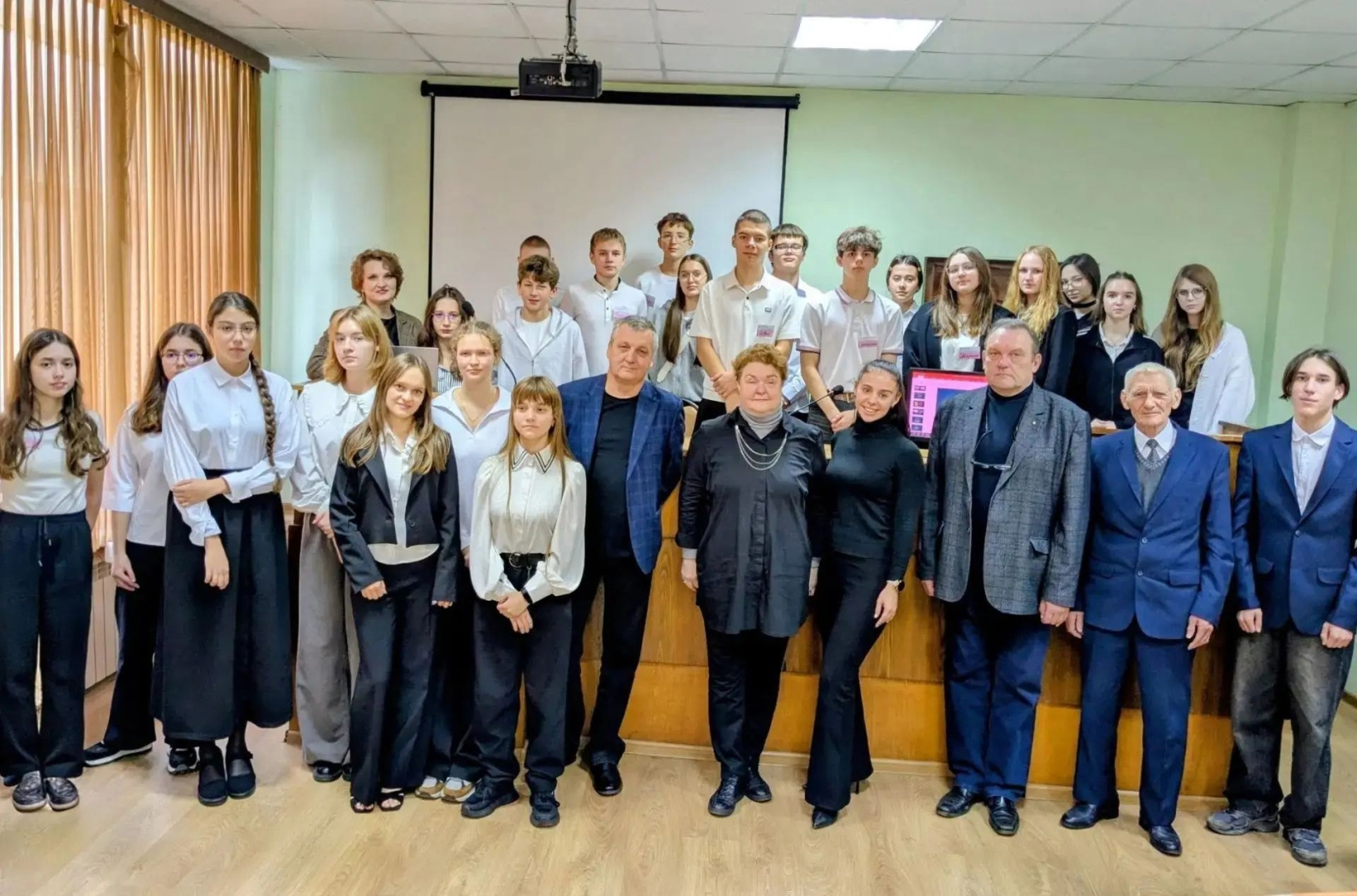Защита проектов участников профильной смены "Инженерная экология" ЦПОД ТО "Созвездие" в Новомосковском институте РХТУ им. Д.И. Менделеева.