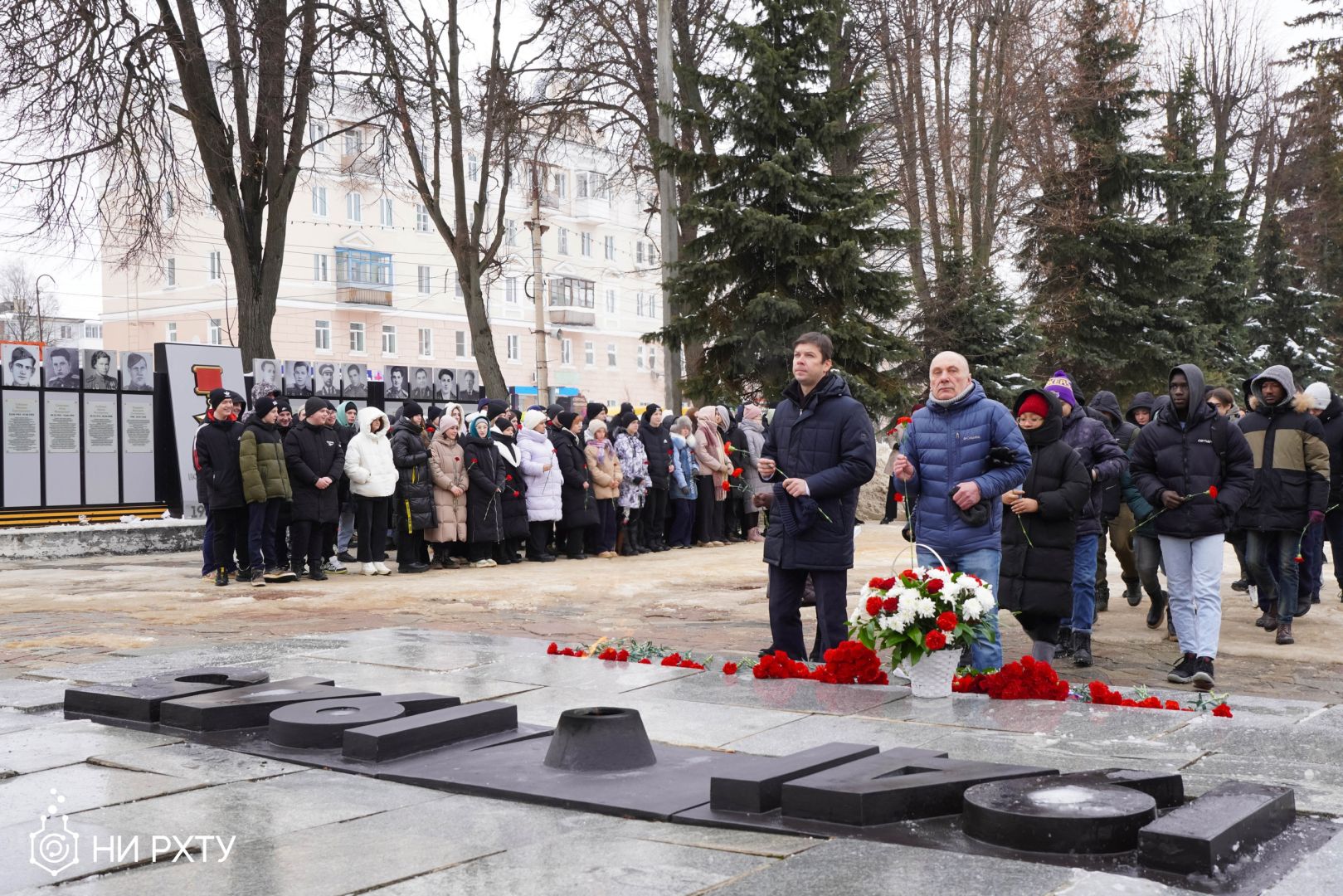 Участие в возложении цветов к Вечному огню у памятника Славы на улице Московской и к главному воинскому мемориалу в Парке памяти и Славы