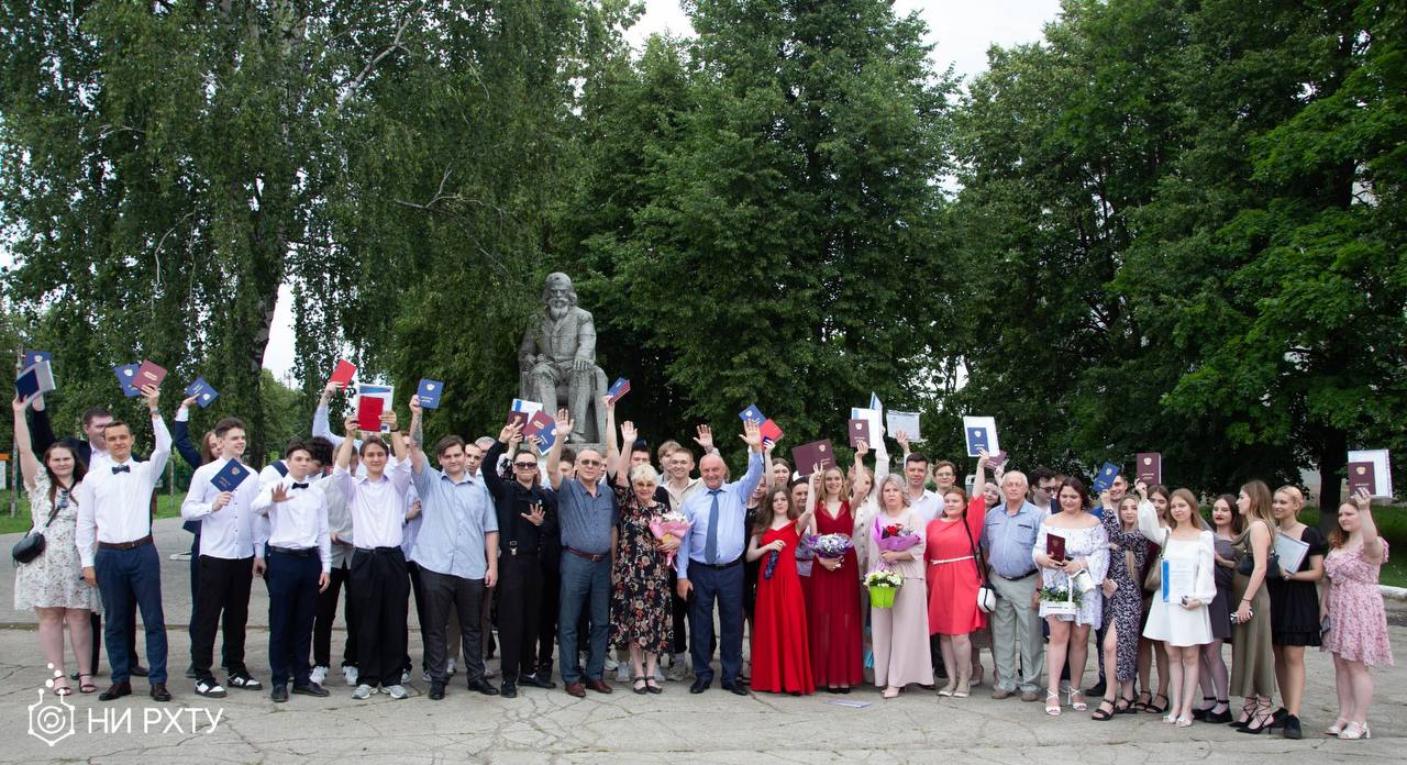 5 июля 2024 года в Новомосковском институте РХТУ состоялась торжественная церемония вручения дипломов!