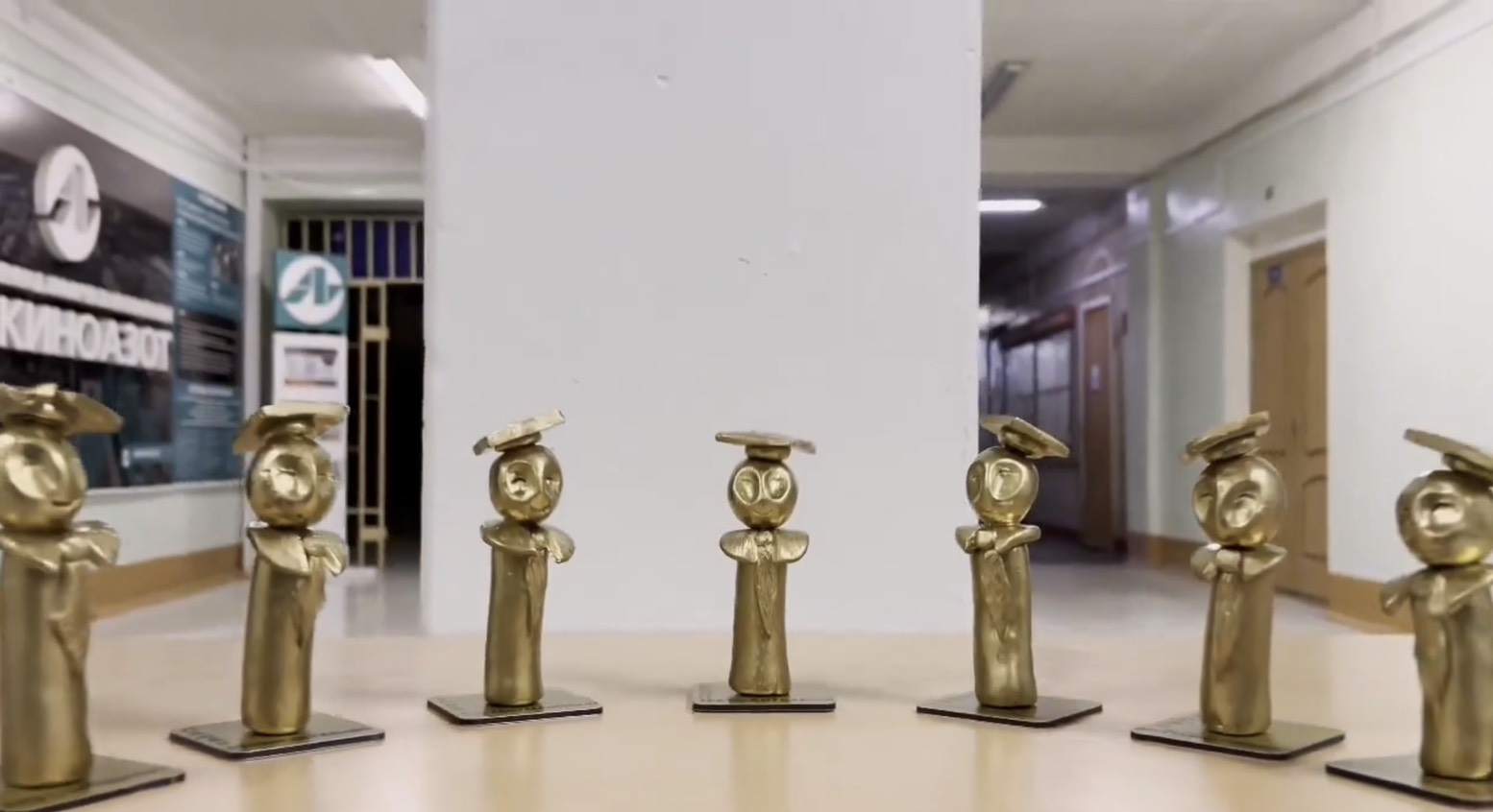 Ежегодно в Новомосковском институте РХТУ им. Д.И. Менделеева проходит торжественное вручение знаков студенческих симпатий "ГАУДЕАМУС"!