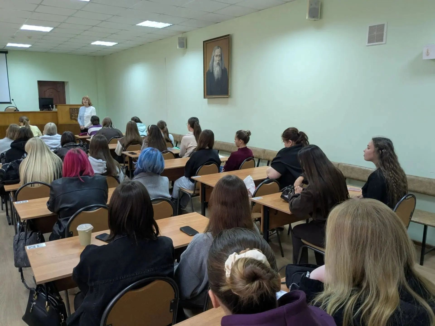 В рамках национального проекта «Семья» в НИ РХТУ им. Д.И. Менделеева прошла встреча со специалистами Новомосковской клинической больницы.