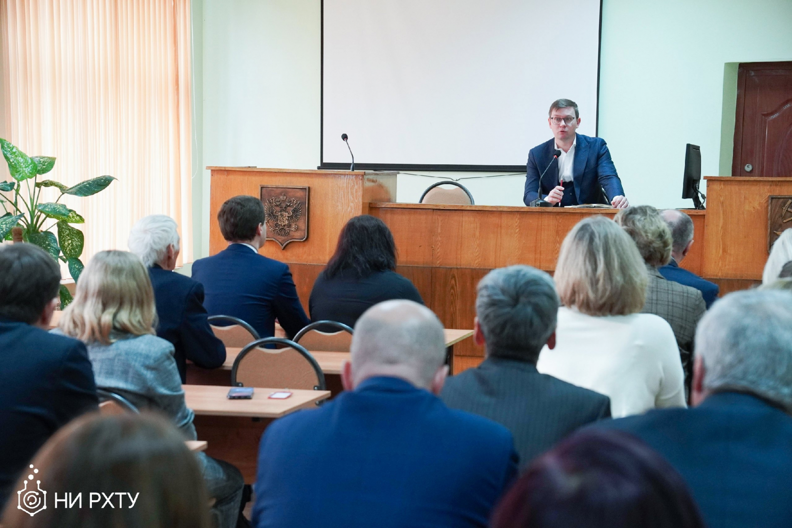 Встреча проректора по экономике и инновациям РХТУ им. Д.И. Менделеева Дмитрия Андреевича Сахарова с членами Ученого совета и профессорско-педагогическим составом Новомосковского института